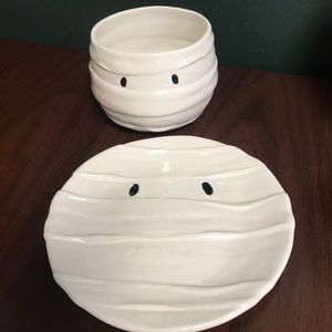 Pottery barn Halloween bowl and plate mummy